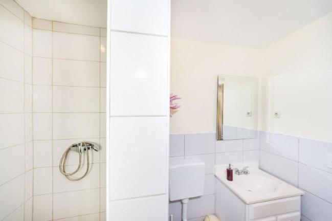 Apartments Elvir Нін Екстер'єр фото