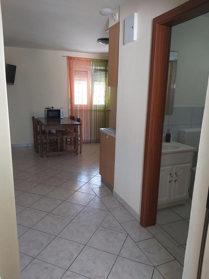 Apartments Elvir Нін Екстер'єр фото