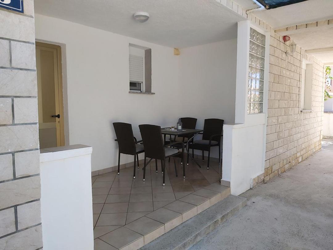 Apartments Elvir Нін Екстер'єр фото