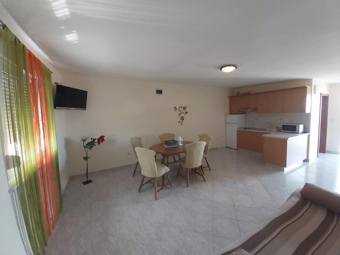 Apartments Elvir Нін Екстер'єр фото