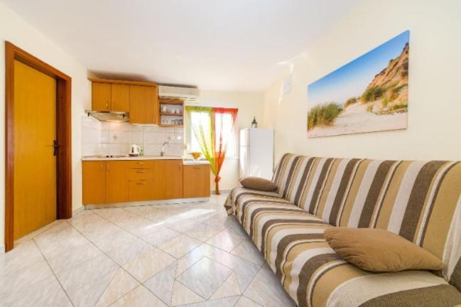 Apartments Elvir Нін Екстер'єр фото