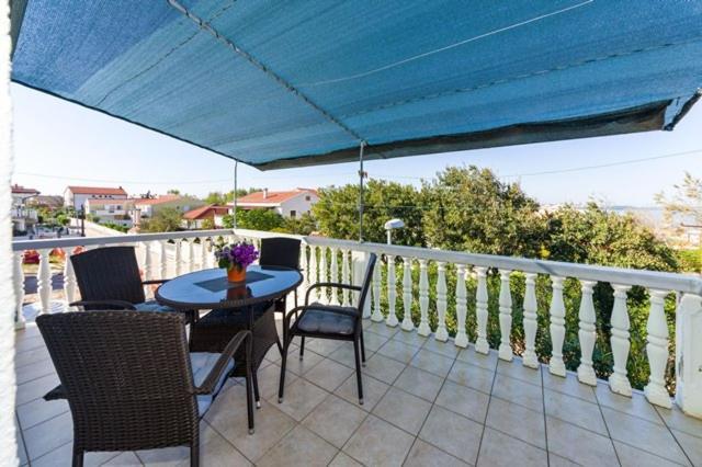 Apartments Elvir Нін Екстер'єр фото