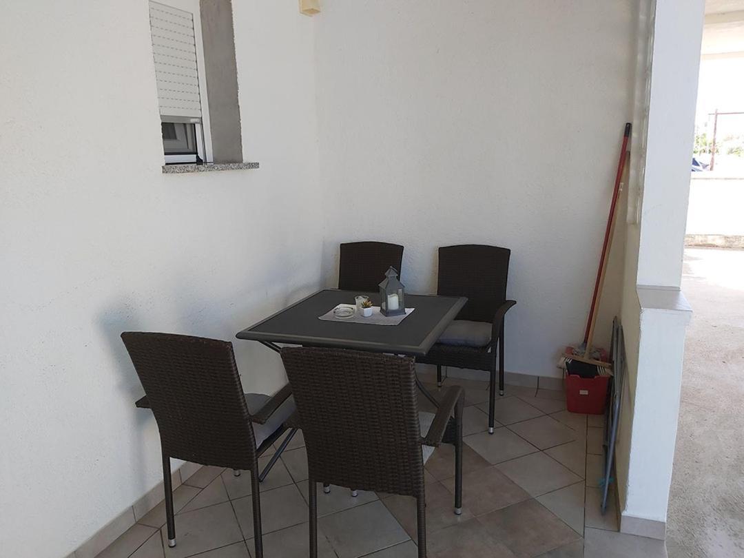 Apartments Elvir Нін Екстер'єр фото
